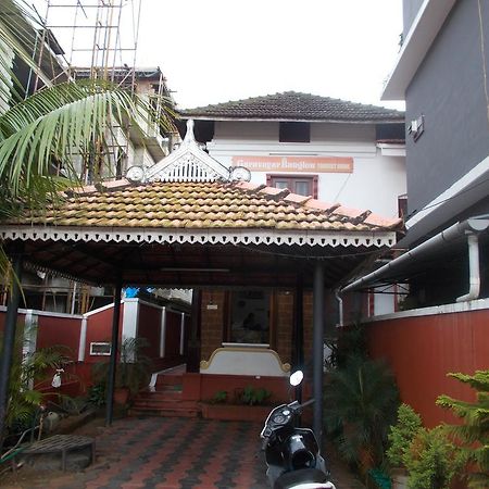Guruvayur Bunglow Hotel Eksteriør billede
